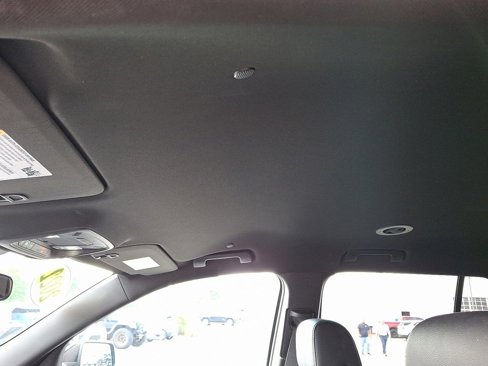 Used 2022 Chevrolet Traverse LT image 16