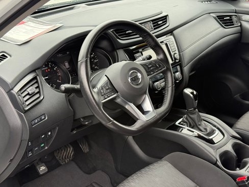 Used 2018 Nissan Rogue SV image 11