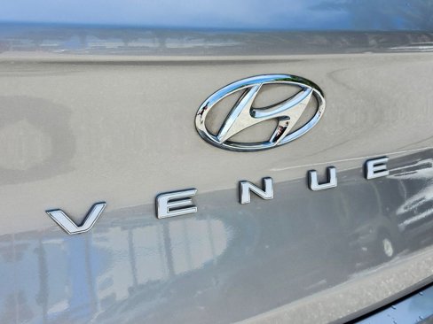 Used 2023 Hyundai Venue SEL image 11
