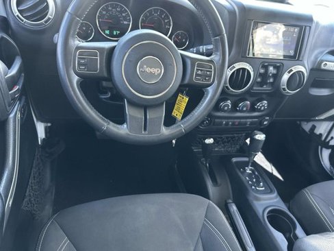 Used 2016 Jeep Wrangler Unlimited Sahara image 19