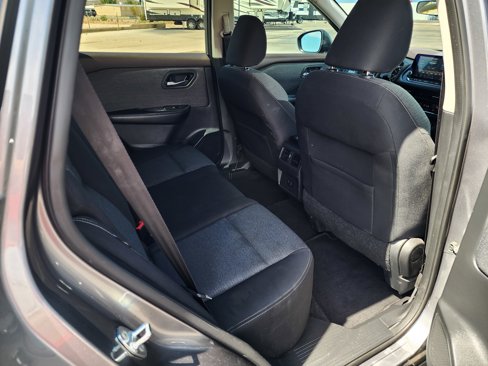 Used 2022 Nissan Rogue SV image 13