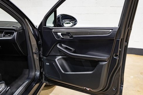 Used 2017 Porsche Macan Turbo image 25
