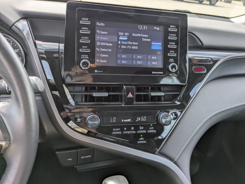 Used 2024 Toyota Camry SE image 16
