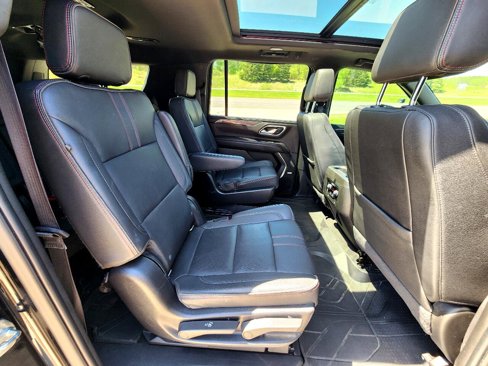 Used 2022 Chevrolet Suburban RST w/ Sport Performance Package image 34