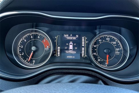 Used 2019 Jeep Cherokee Latitude Plus w/ Comfort/Convenience Group image 12