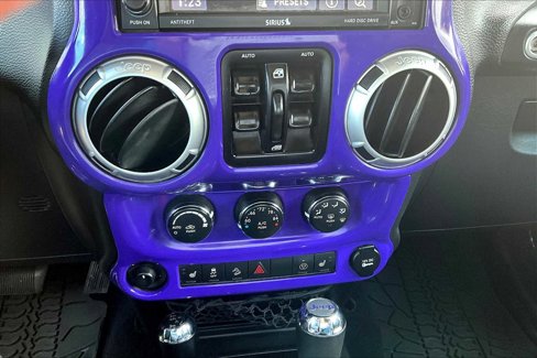 Used 2015 Jeep Wrangler Unlimited Rubicon w/ Connectivity Group image 29