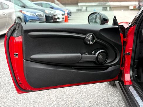 Used 2015 MINI Cooper 2-Door Hardtop w/ Premium Package image 31