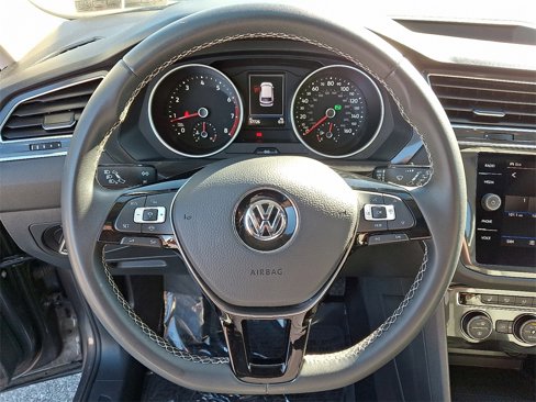 Used 2021 Volkswagen Tiguan SE image 19