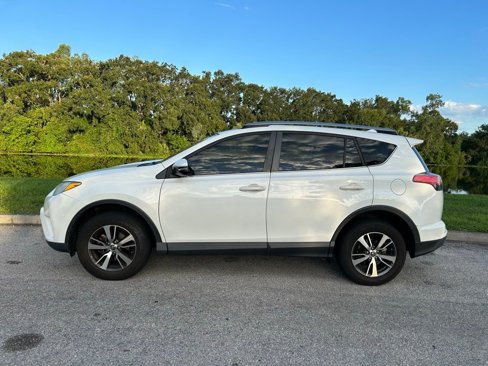 Used 2018 Toyota RAV4 XLE image 2
