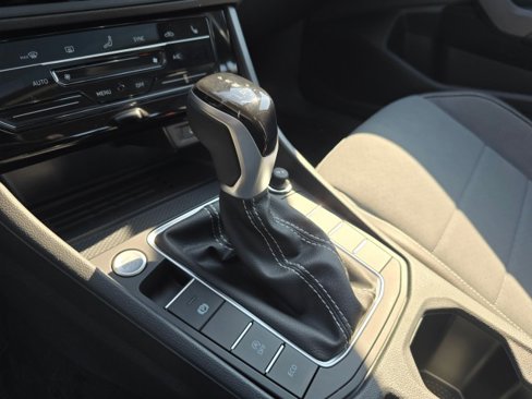 New 2025 Volkswagen Jetta SE image 32