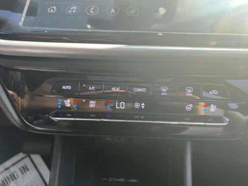 Used 2022 Chevrolet Bolt EUV Premier w/ Sun & Sound Package image 26