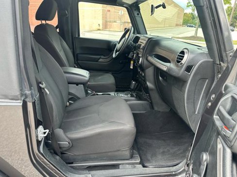Used 2017 Jeep Wrangler Sport image 10