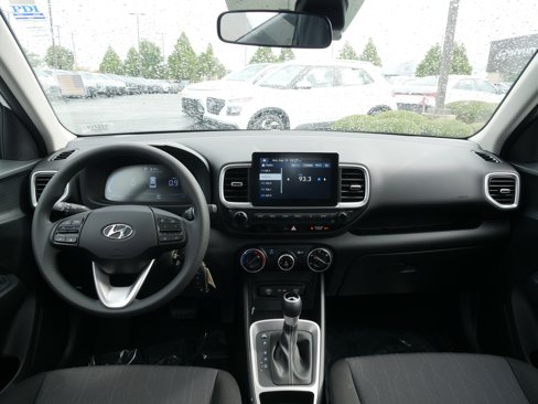 New 2025 Hyundai Venue SE image 17