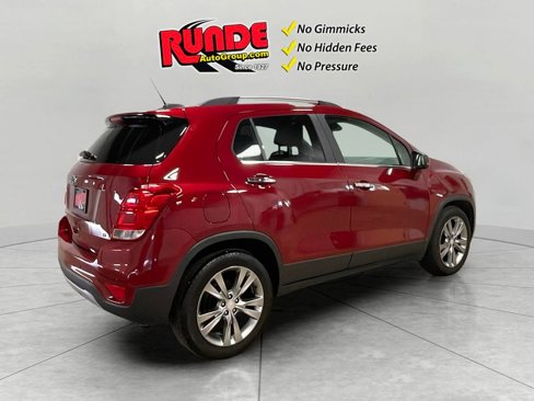 Used 2020 Chevrolet Trax LT w/ Sun & Sound Package image 5
