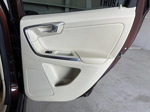 Used 2015 Volvo XC60 T6 image 18