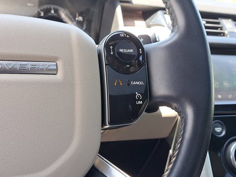 Used 2020 Land Rover Discovery HSE image 26