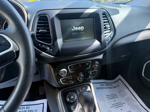 Used 2021 Jeep Compass Sport image 11