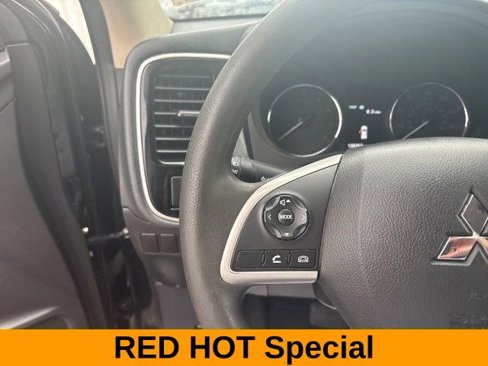 Used 2020 Mitsubishi Outlander ES image 17