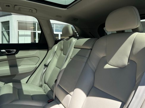 Used 2018 Volvo XC60 T8 Inscription w/ Advanced Package image 23