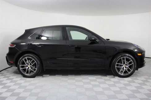 Certified 2025 Porsche Macan image 8