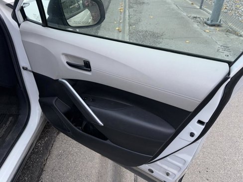 Used 2022 Toyota Corolla Cross L image 17