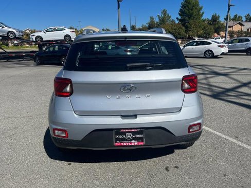 Used 2022 Hyundai Venue SEL w/ Cargo Package image 4