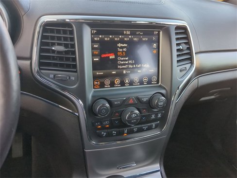 Used 2018 Jeep Grand Cherokee Overland image 25