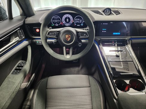 New 2025 Porsche Panamera 4 image 13