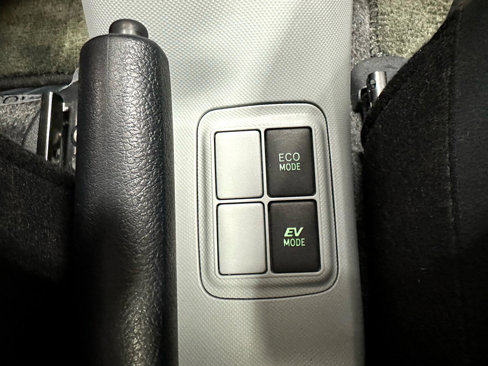 Used 2014 Toyota Prius C One image 43