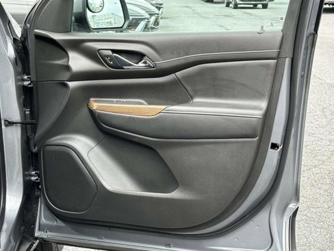 Used 2020 GMC Acadia SLE w/ Driver Convenience Package image 9