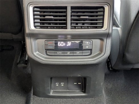 Used 2024 Volkswagen Atlas SE image 17