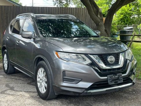 Used 2018 Nissan Rogue SV image 2