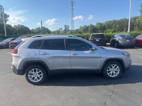Used 2018 Jeep Cherokee Latitude Plus image 5