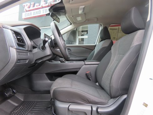 Used 2022 Nissan Rogue S image 2