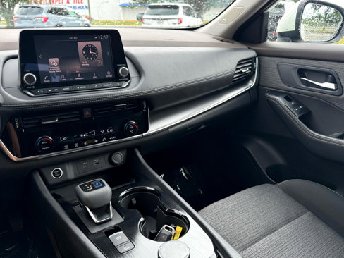 Used 2021 Nissan Rogue SV image 14