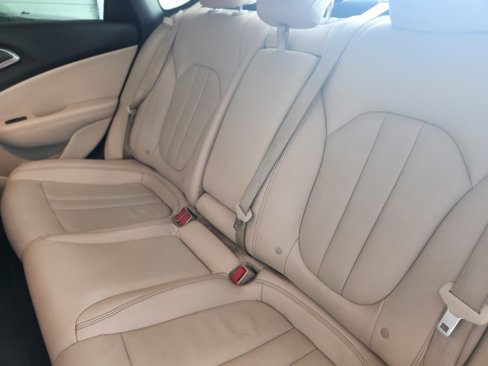Used 2017 Chrysler 200 Limited Platinum image 40