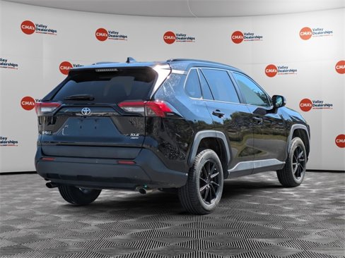 Used 2019 Toyota RAV4 XLE image 5