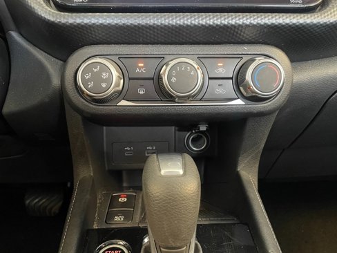 Used 2024 Nissan Kicks SV image 12