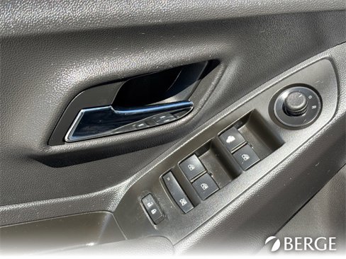 Used 2018 Chevrolet Trax LT w/ LT Convenience Package image 19