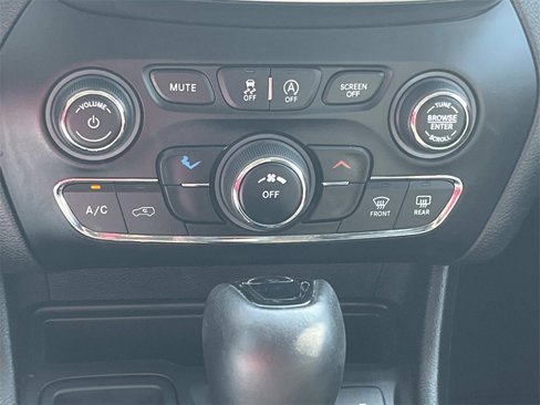 Used 2021 Jeep Cherokee Latitude Plus image 24