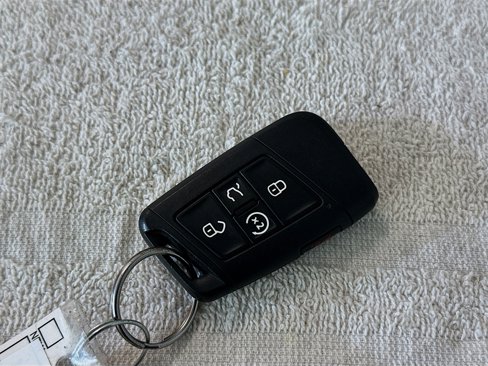 Used 2022 Volkswagen Tiguan SE w/ Panoramic Sunroof Package image 27