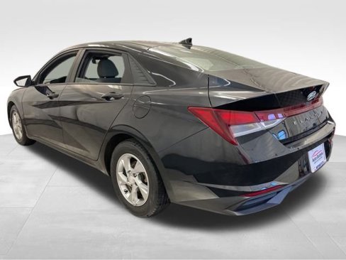 Used 2021 Hyundai Elantra SE image 4