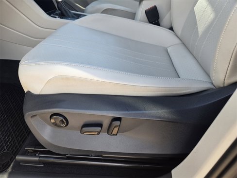 Used 2022 Volkswagen Tiguan SE image 26