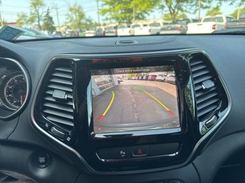 Used 2019 Jeep Cherokee Limited image 17