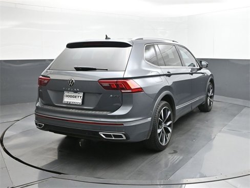Used 2022 Volkswagen Tiguan SEL R-Line image 11