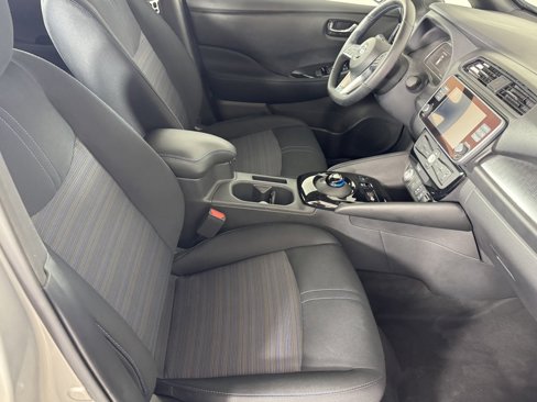 Used 2022 Nissan Leaf SV image 10