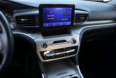 Used 2022 Ford Explorer XLT w/ Equipment Group 202A image 22