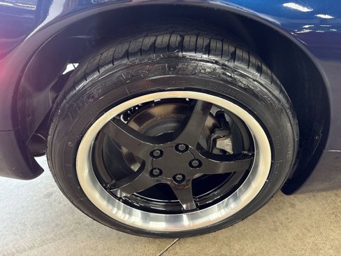 Used 2000 Chevrolet Corvette Coupe w/ Roof Pkg image 31
