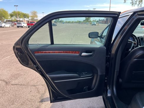 Used 2014 Chrysler 300 image 23