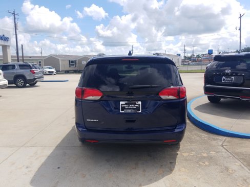 Used 2020 Chrysler Pacifica Touring w/ S Appearance Package image 6